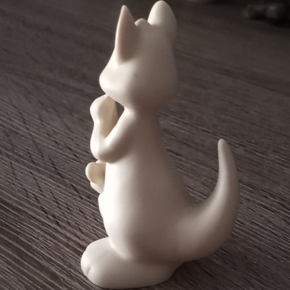 Kangaroo precious moment - Picture 3 of 3